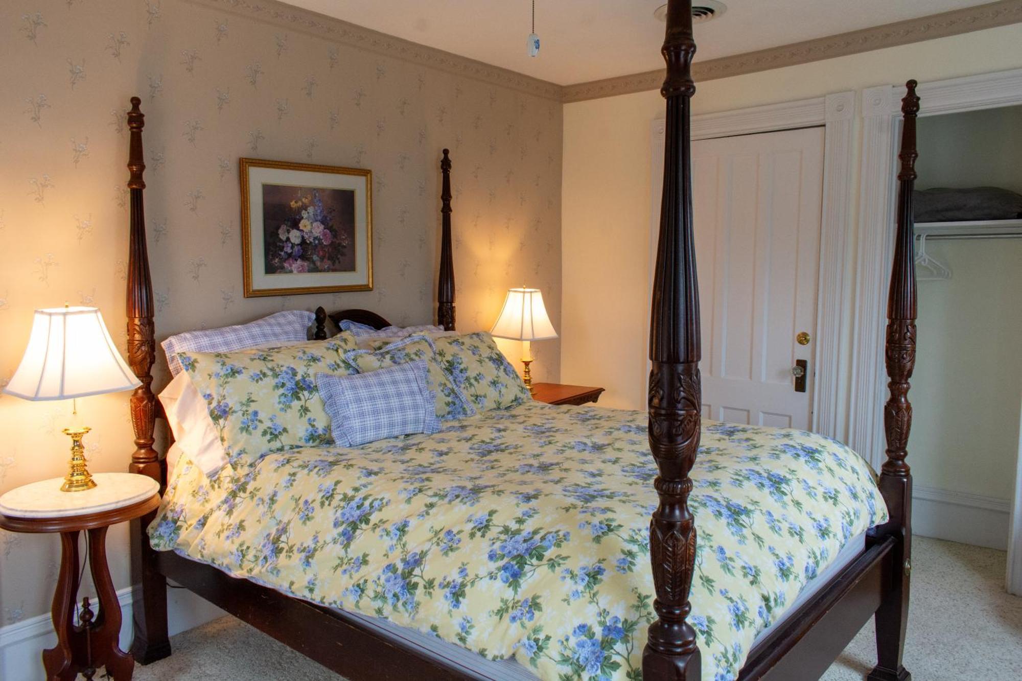 Hudson Manor Bed & Breakfast Bed & Breakfast 3*